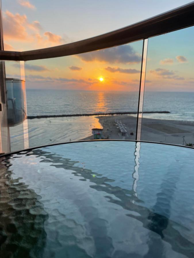 Suite On The Beach Haifa Exterior foto