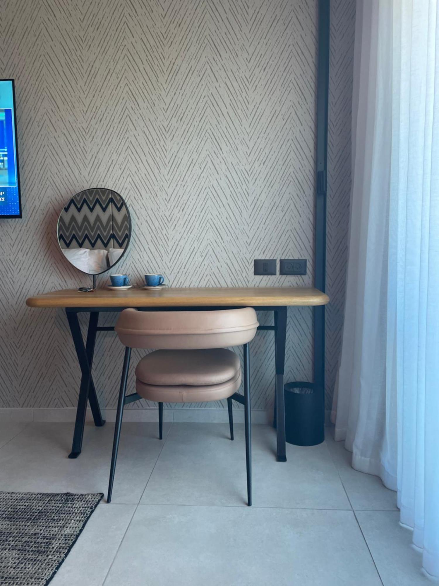 Suite On The Beach Haifa Exterior foto